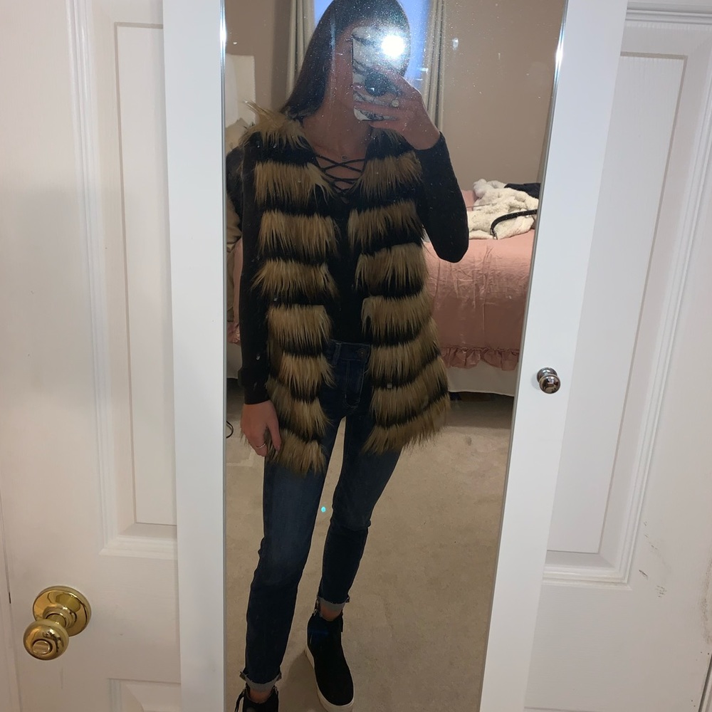 NWT Tan/Black Faux Fur Vest w/ Pockets!!!